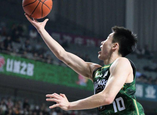 世界杯官方直播软件下载-CBA25-26赛季合同到期的四条“大鱼”,谁被挖走拭目以待