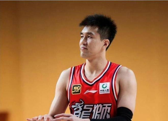 世界杯官方直播软件下载-CBA25-26赛季合同到期的四条“大鱼”,谁被挖走拭目以待